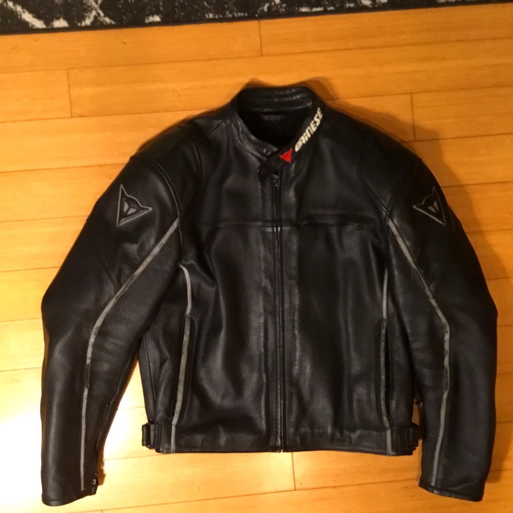 DAINESE ARMORED LEATHER MOTORCYCLE JACKET Men Euro Size 60 (aprox XXL) Preowned